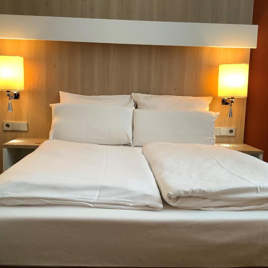 Hotel Am Ukb 3*