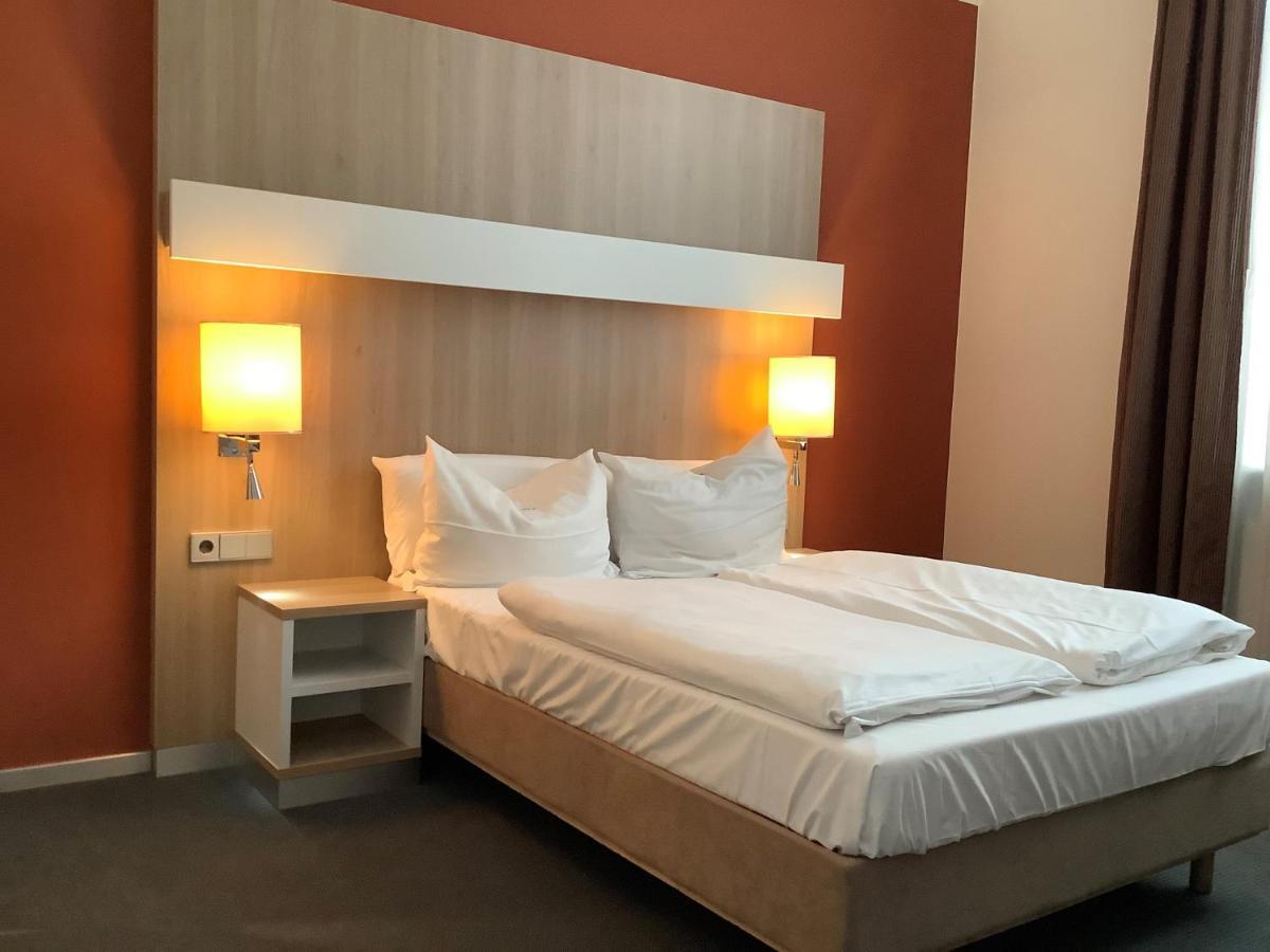 Hotel Am Ukb 3*